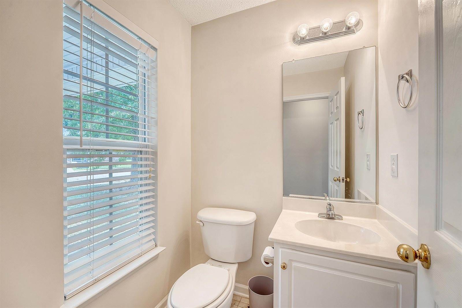 1042 Cobblestone Boulevard, Summerville, SC 29486