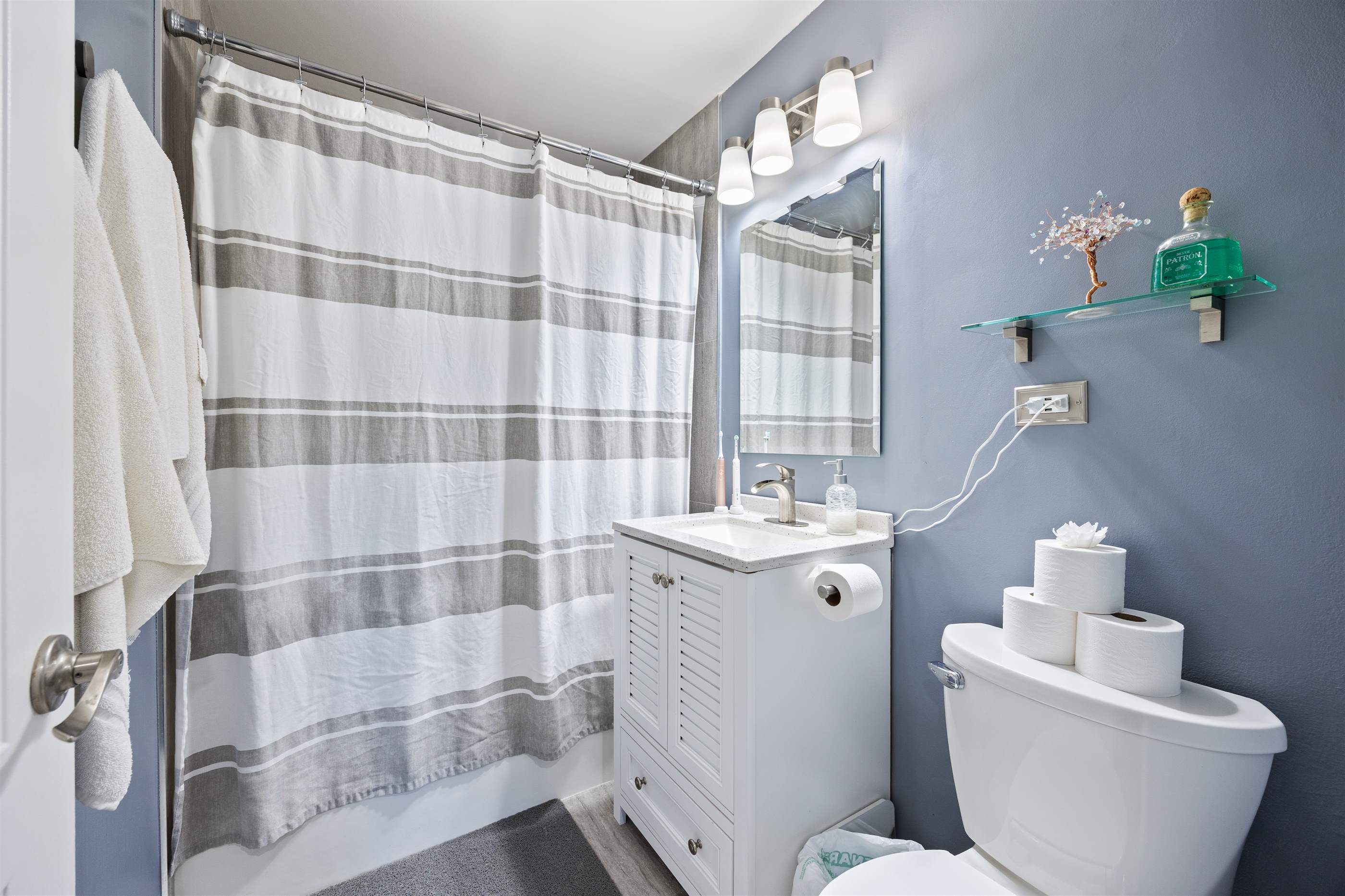 1205 East Hintz Road, #212, Arlington Heights, IL 60004