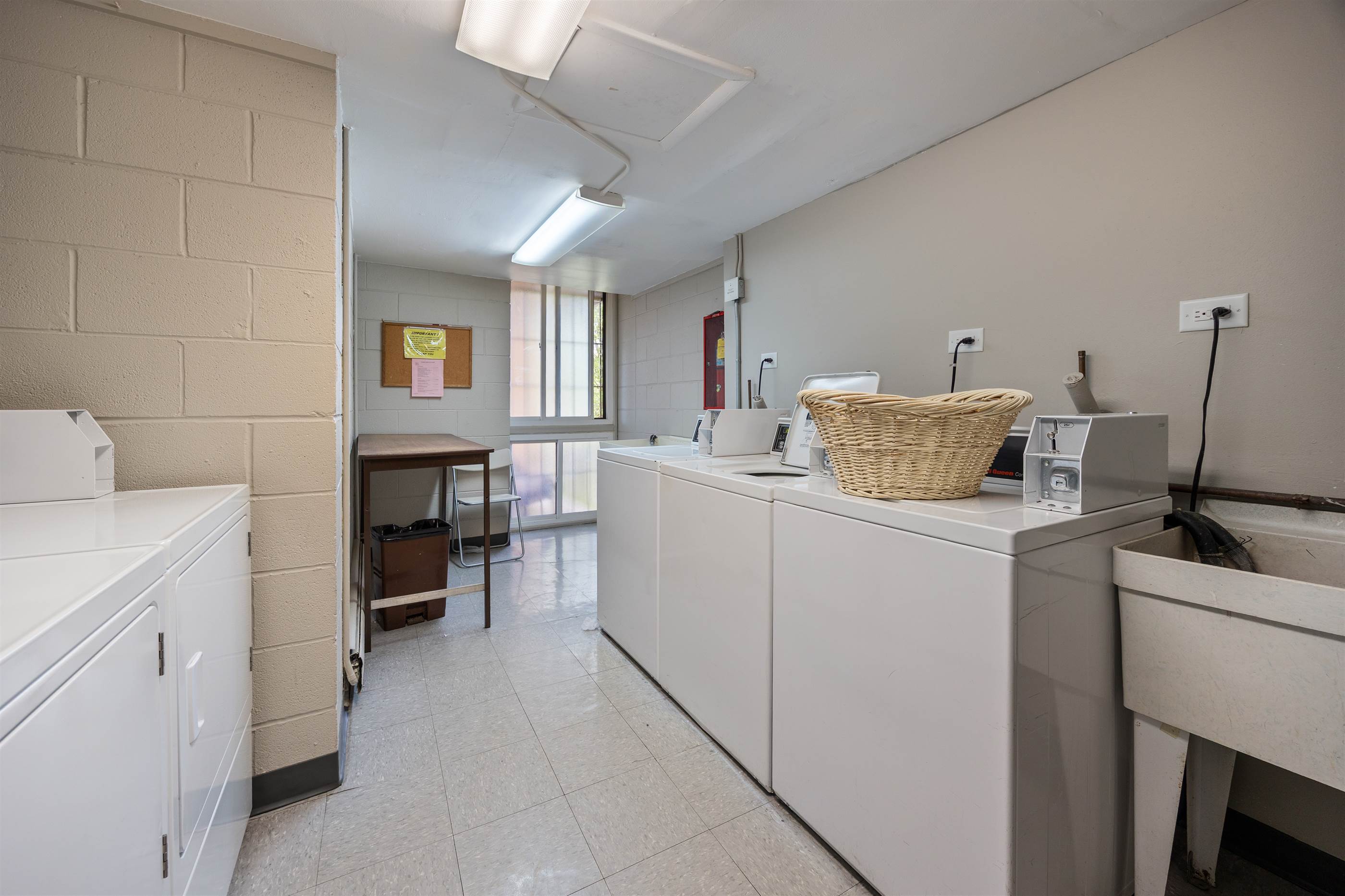 1205 East Hintz Road, #212, Arlington Heights, IL 60004