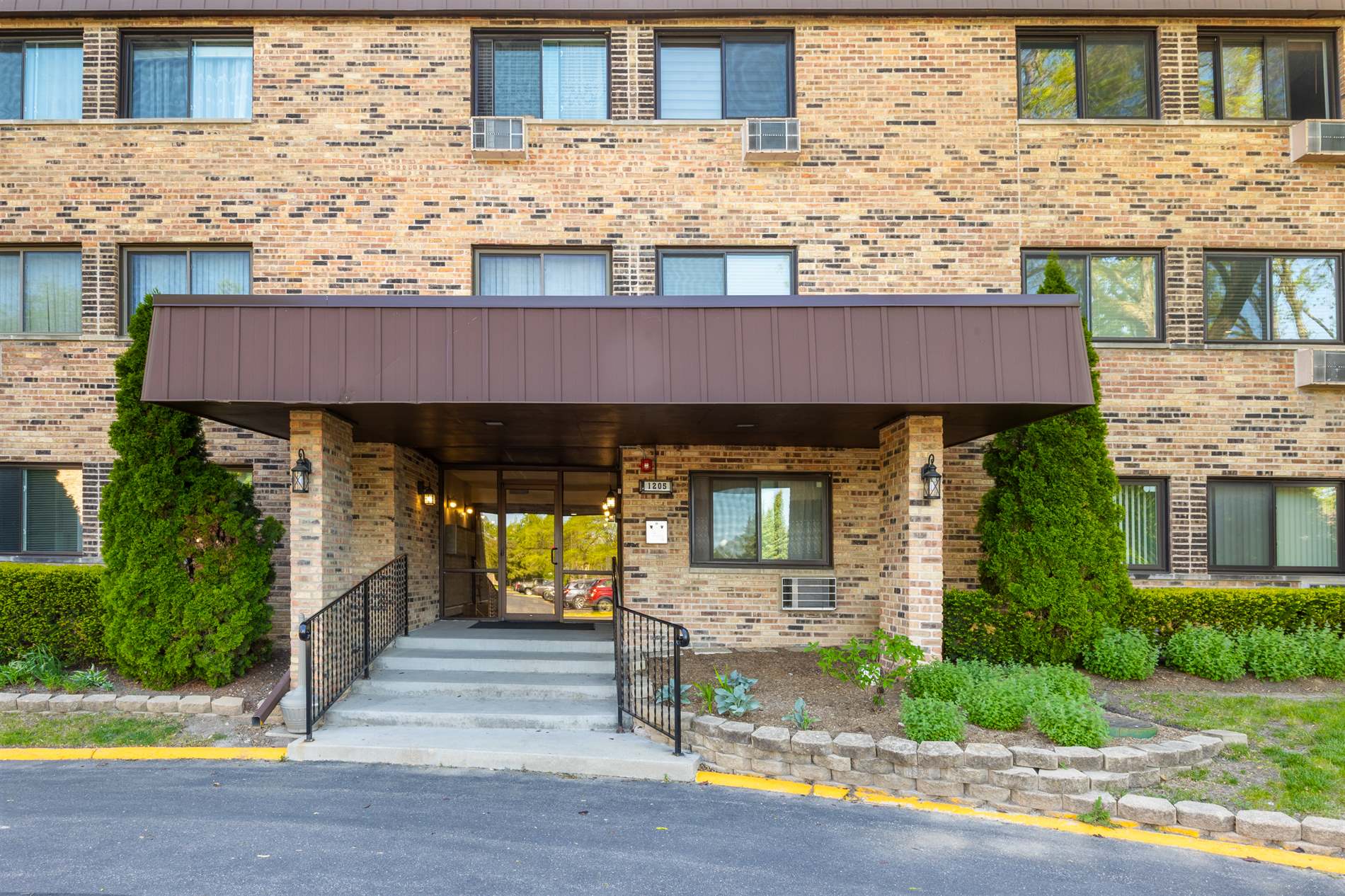 1205 East Hintz Road, #212, Arlington Heights, IL 60004