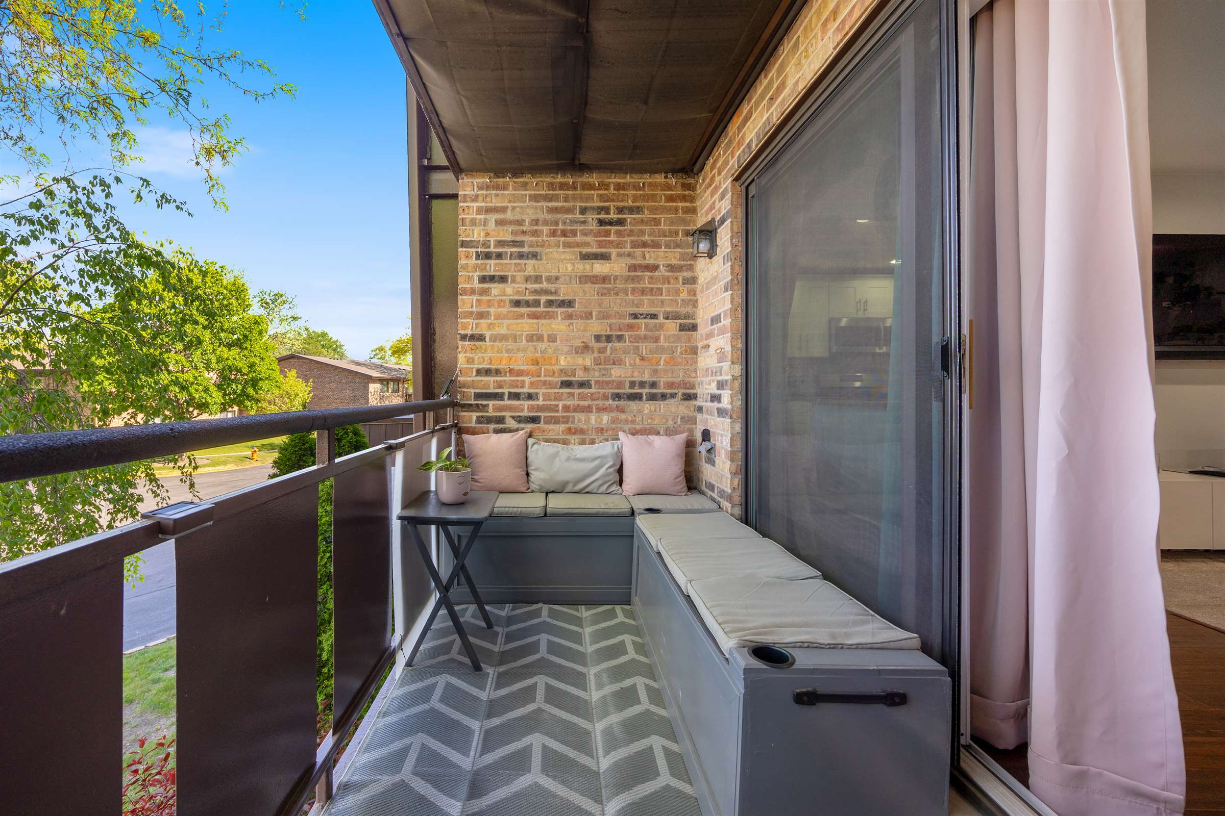 1205 East Hintz Road, #212, Arlington Heights, IL 60004