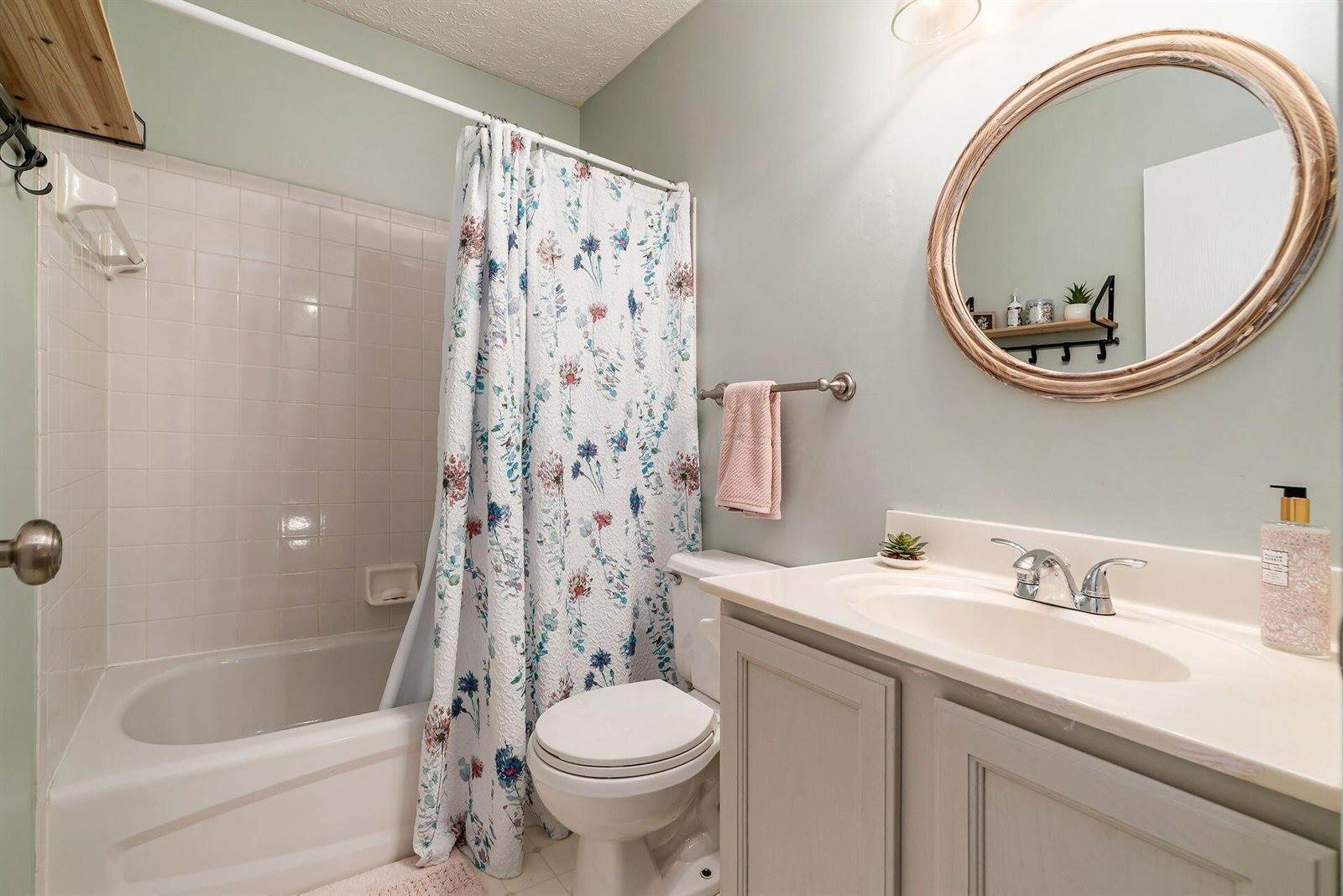 5062 Hilliard Green Drive, Hilliard, OH 43026