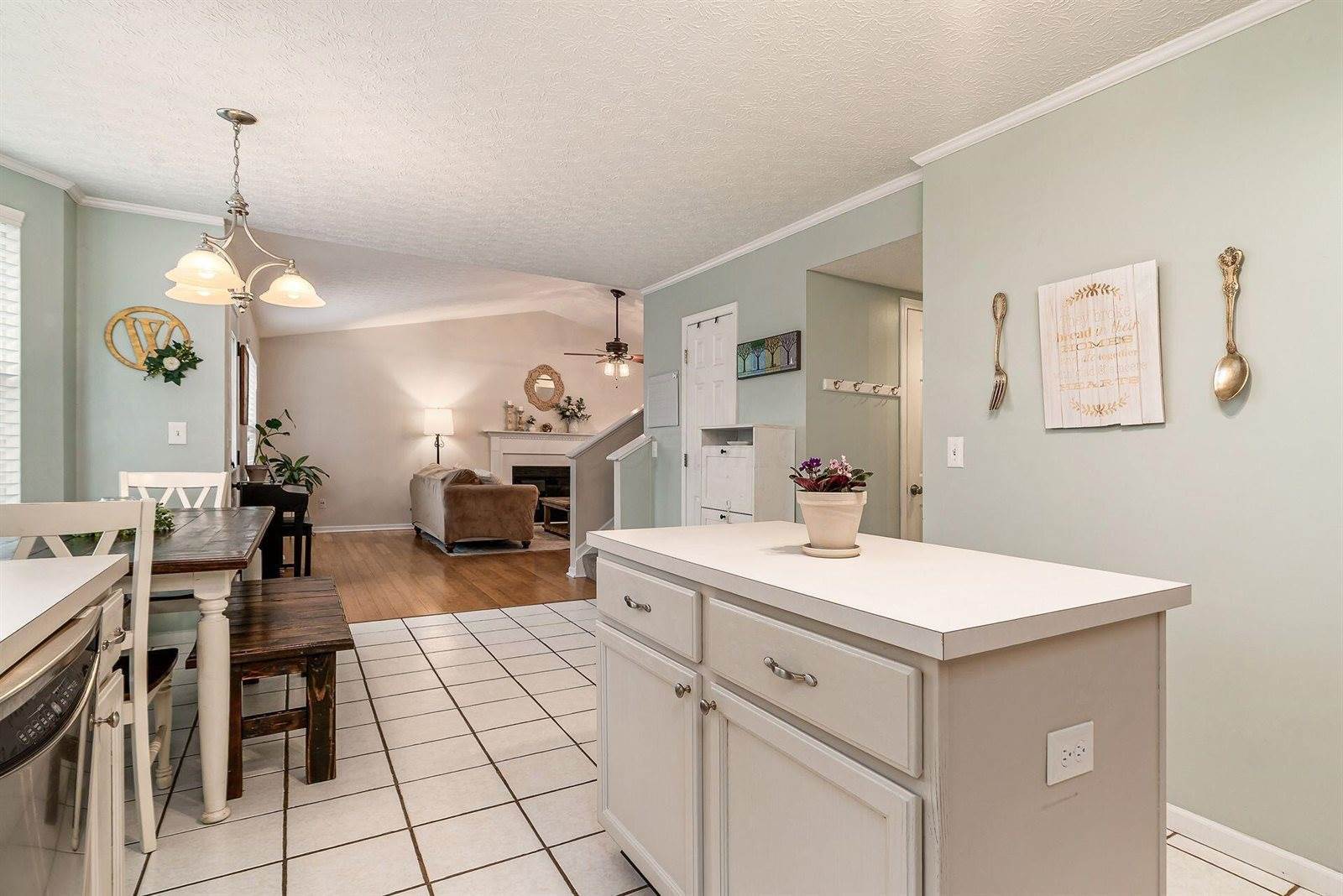 5062 Hilliard Green Drive, Hilliard, OH 43026