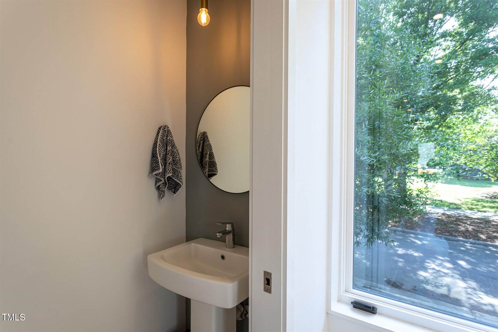 414 Chavis Way, Raleigh, NC 27601