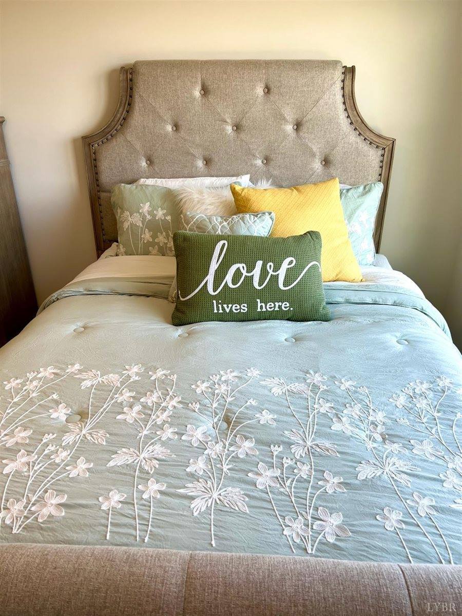 103 Retreat Lane, Huddleston, VA 24104