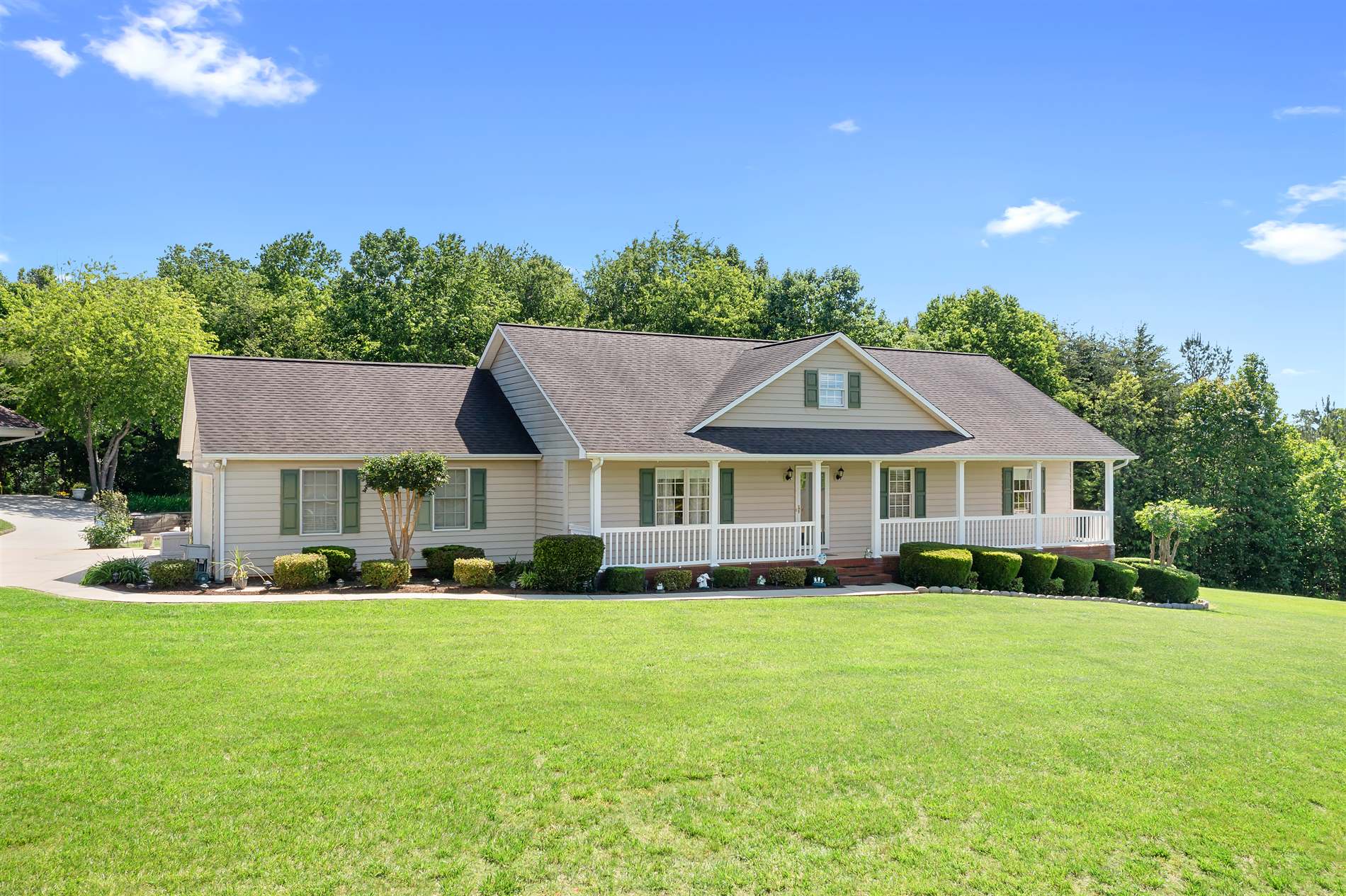 136 Barringer Dr, Statesville, NC 28625