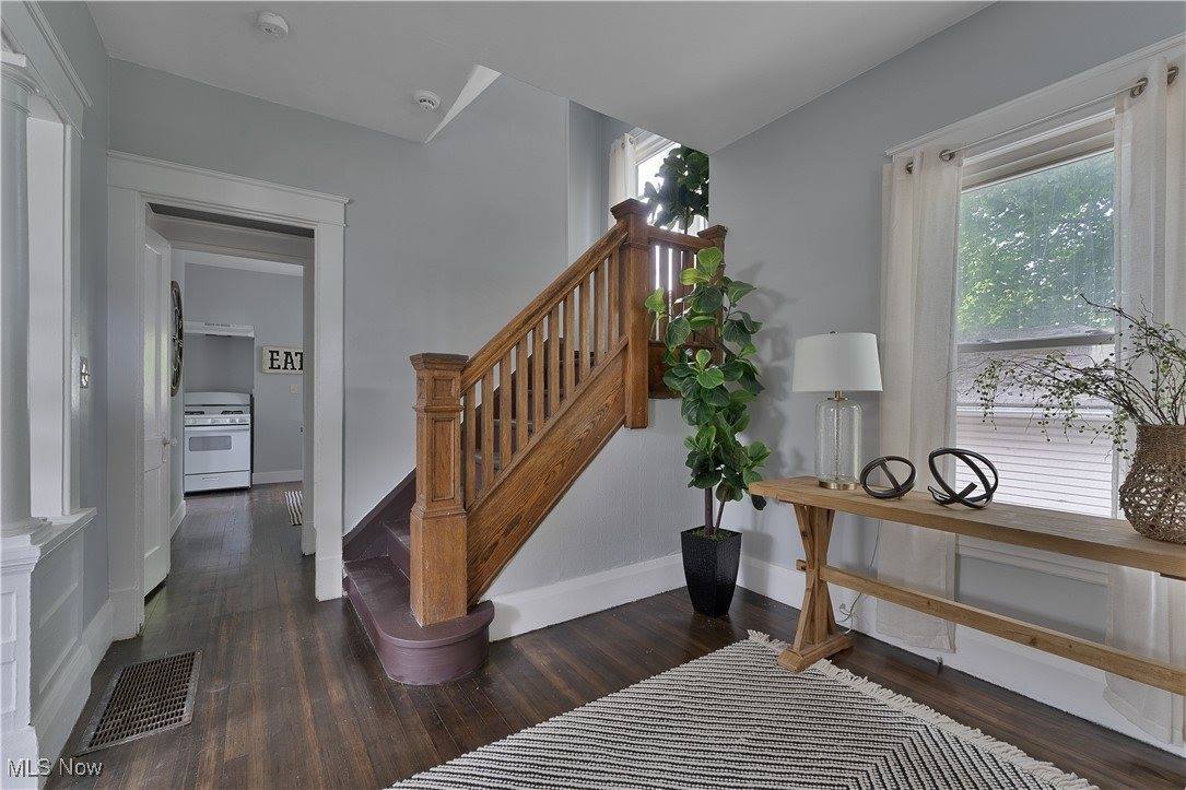 16 Eleanor Avenue, Youngstown, OH 44509