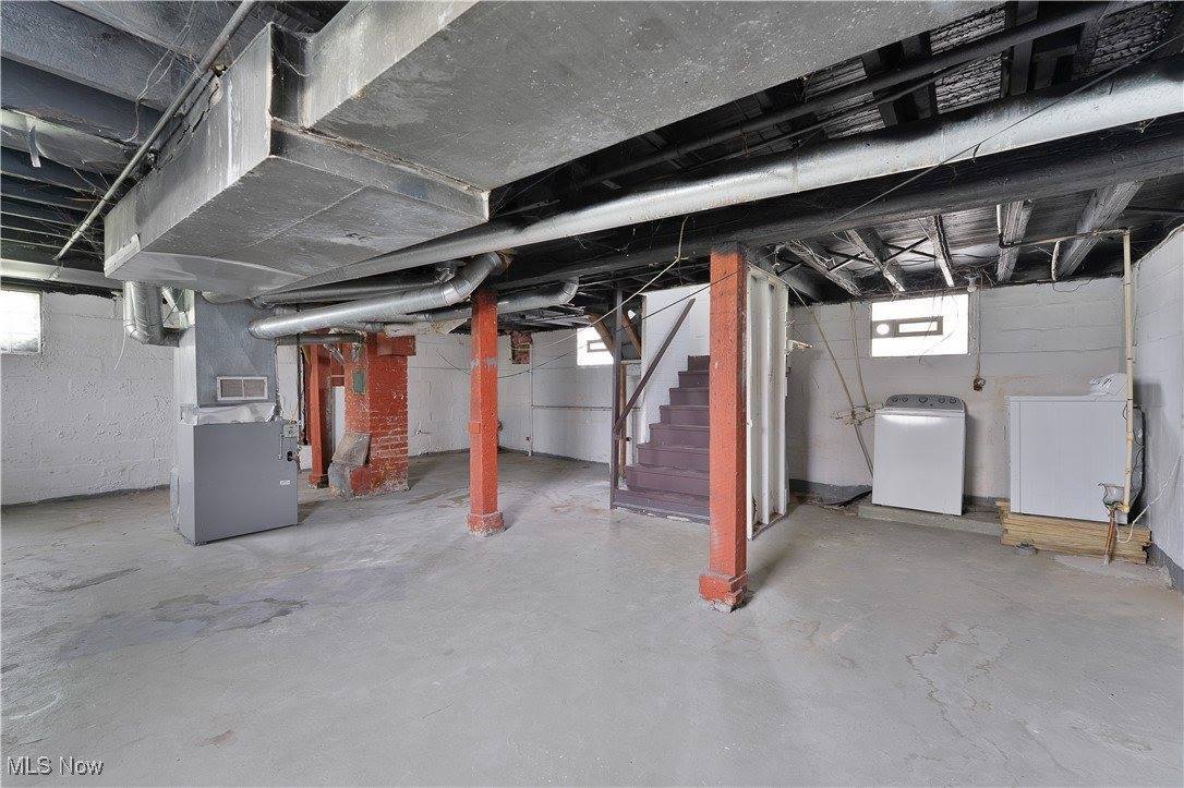 16 Eleanor Avenue, Youngstown, OH 44509