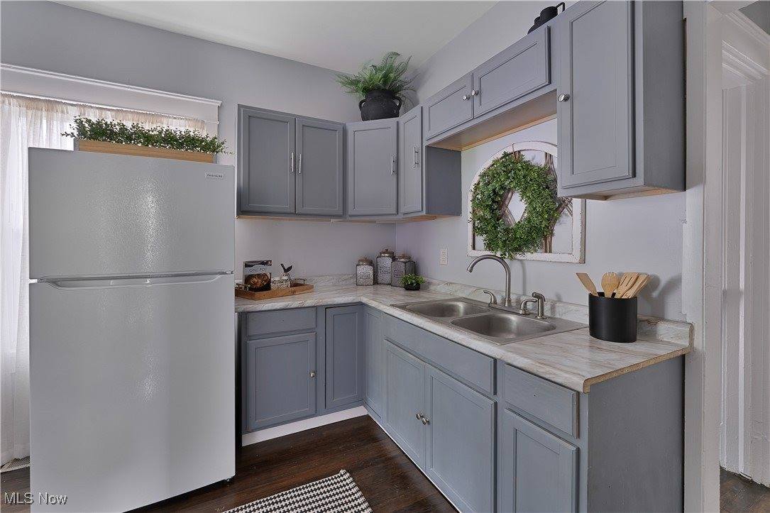 16 Eleanor Avenue, Youngstown, OH 44509