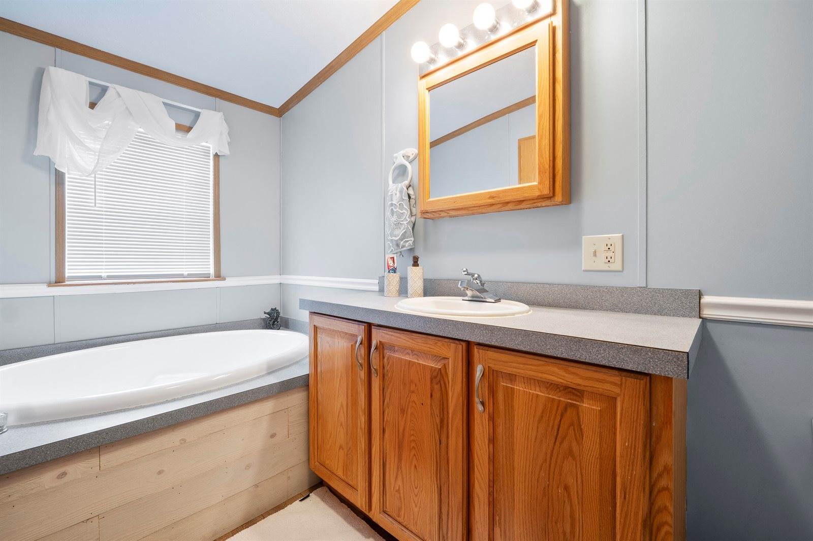 25 Karen Lane, Brunswick, ME 04011