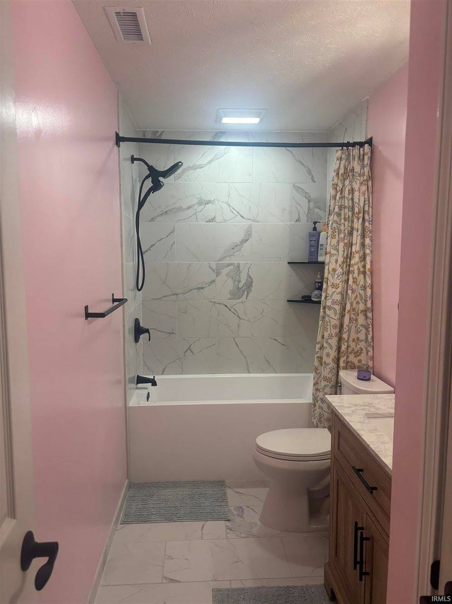 7805 W Kennedy Parkway, Yorktown, IN 47396