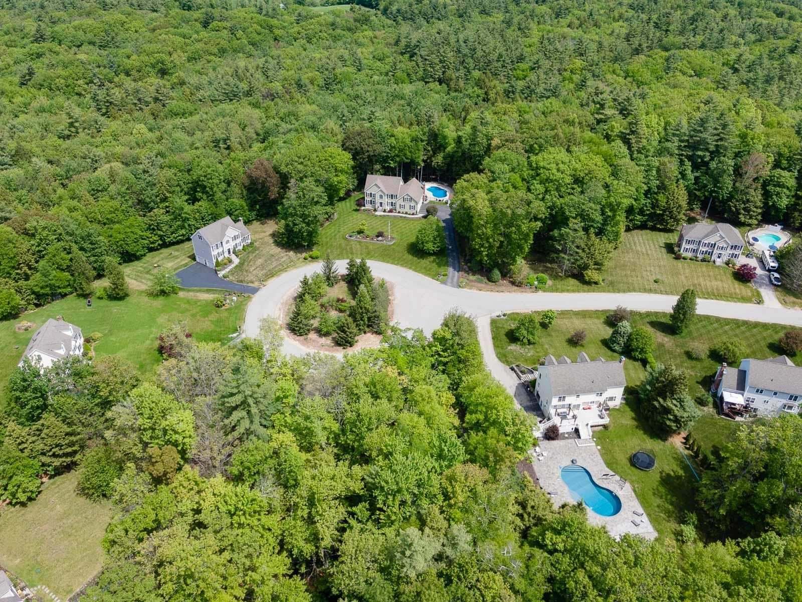 45 Eleanors Way, Brentwood, NH 03833