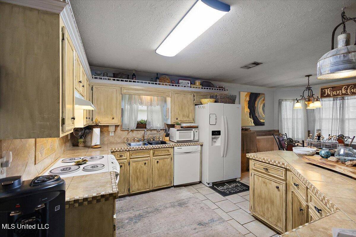 1205 Eagles Nest Drive, Byram, MS 39272