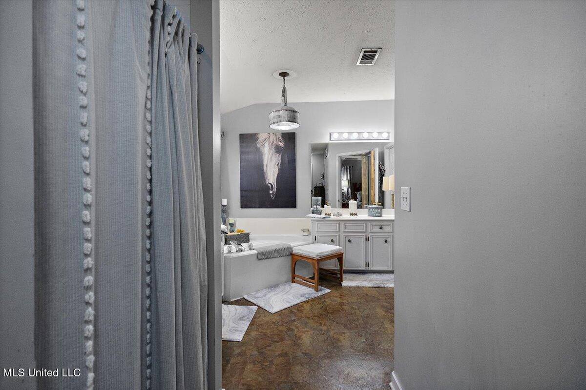 1205 Eagles Nest Drive, Byram, MS 39272