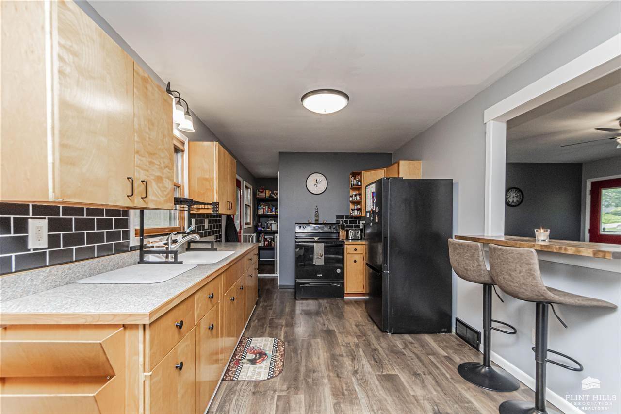 1325 Goodin Drive, Clay Center, KS 67432