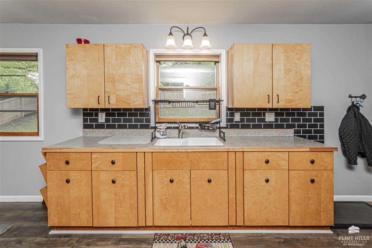 1325 Goodin Drive, Clay Center, KS 67432