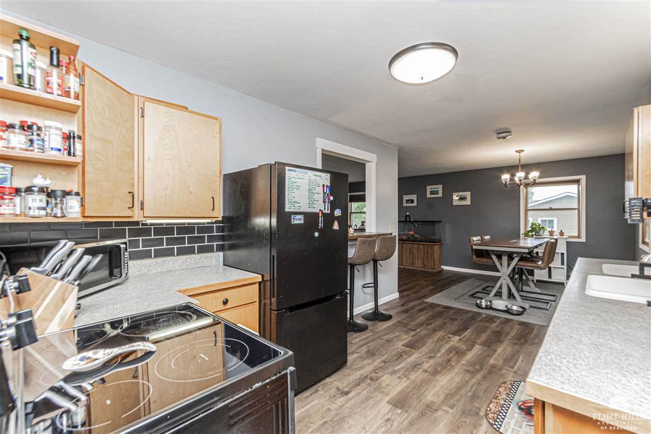 1325 Goodin Drive, Clay Center, KS 67432