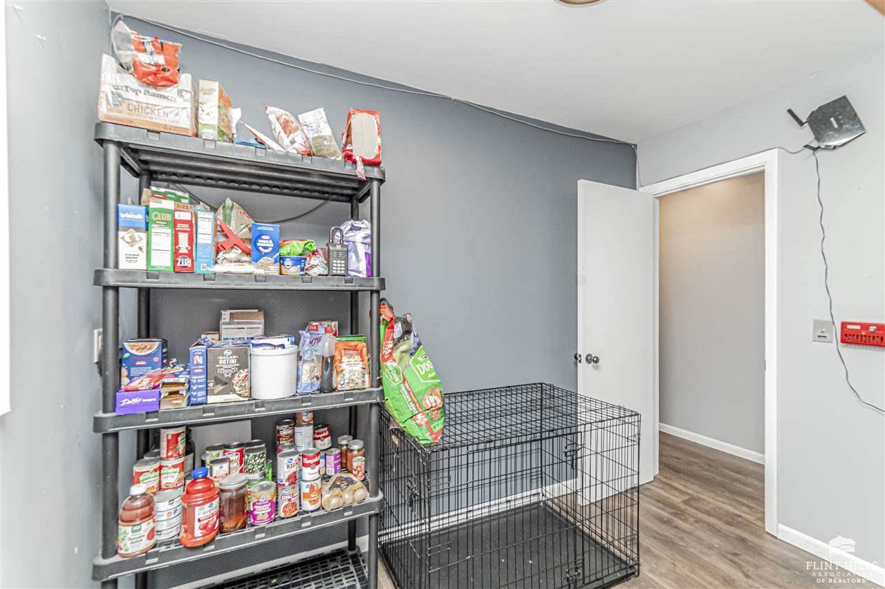 1325 Goodin Drive, Clay Center, KS 67432