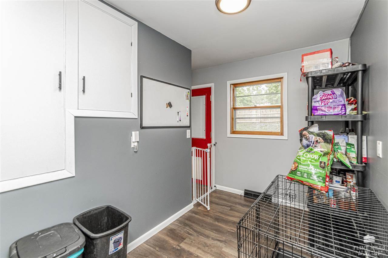 1325 Goodin Drive, Clay Center, KS 67432