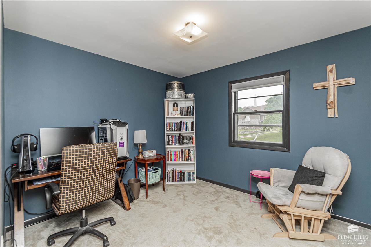 1325 Goodin Drive, Clay Center, KS 67432