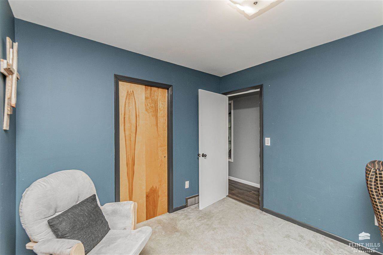 1325 Goodin Drive, Clay Center, KS 67432