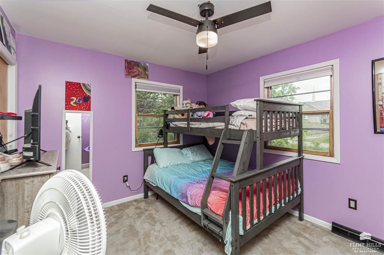 1325 Goodin Drive, Clay Center, KS 67432