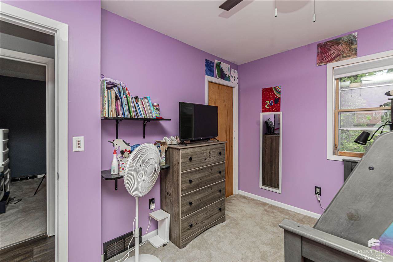 1325 Goodin Drive, Clay Center, KS 67432