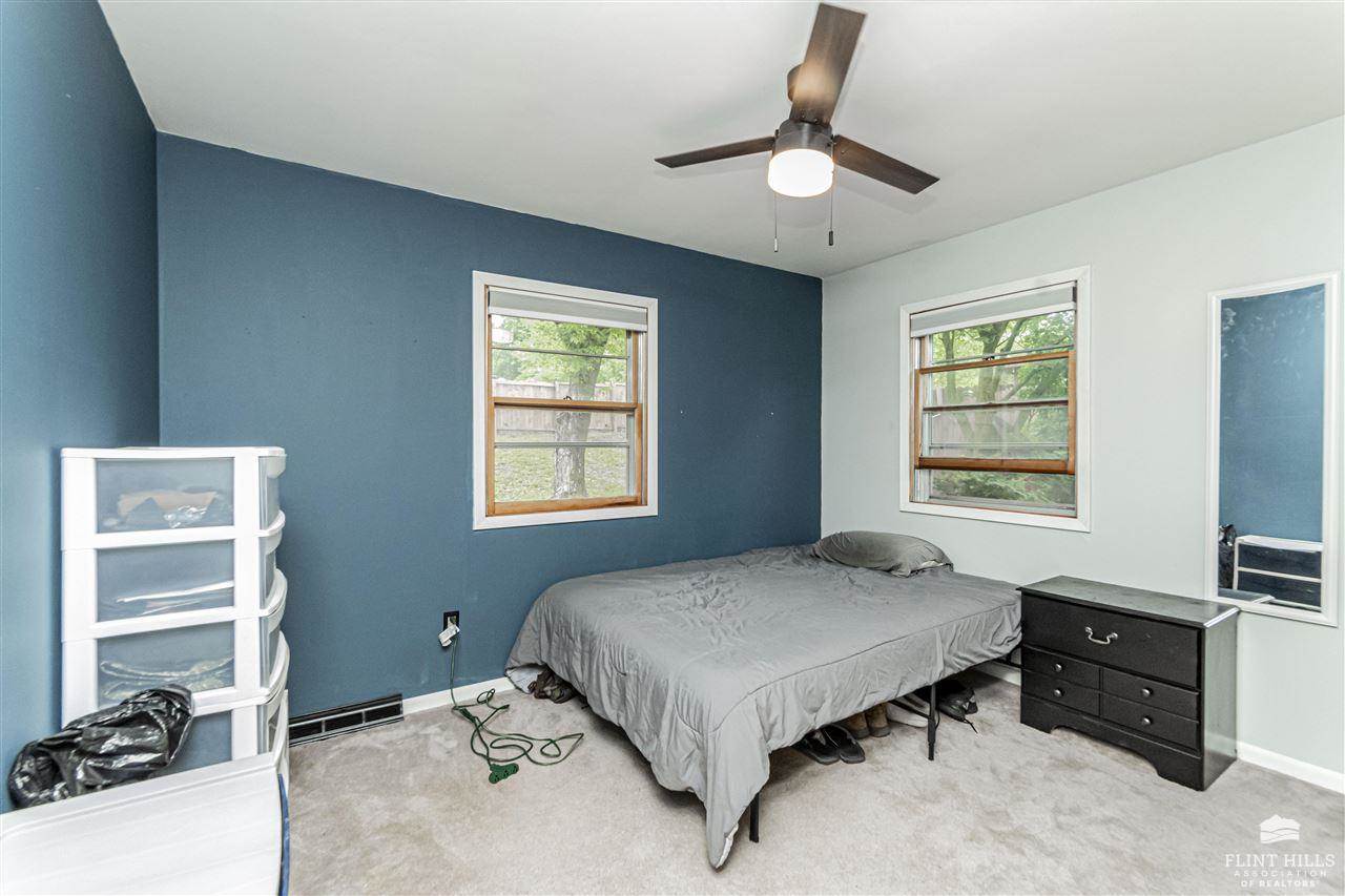 1325 Goodin Drive, Clay Center, KS 67432