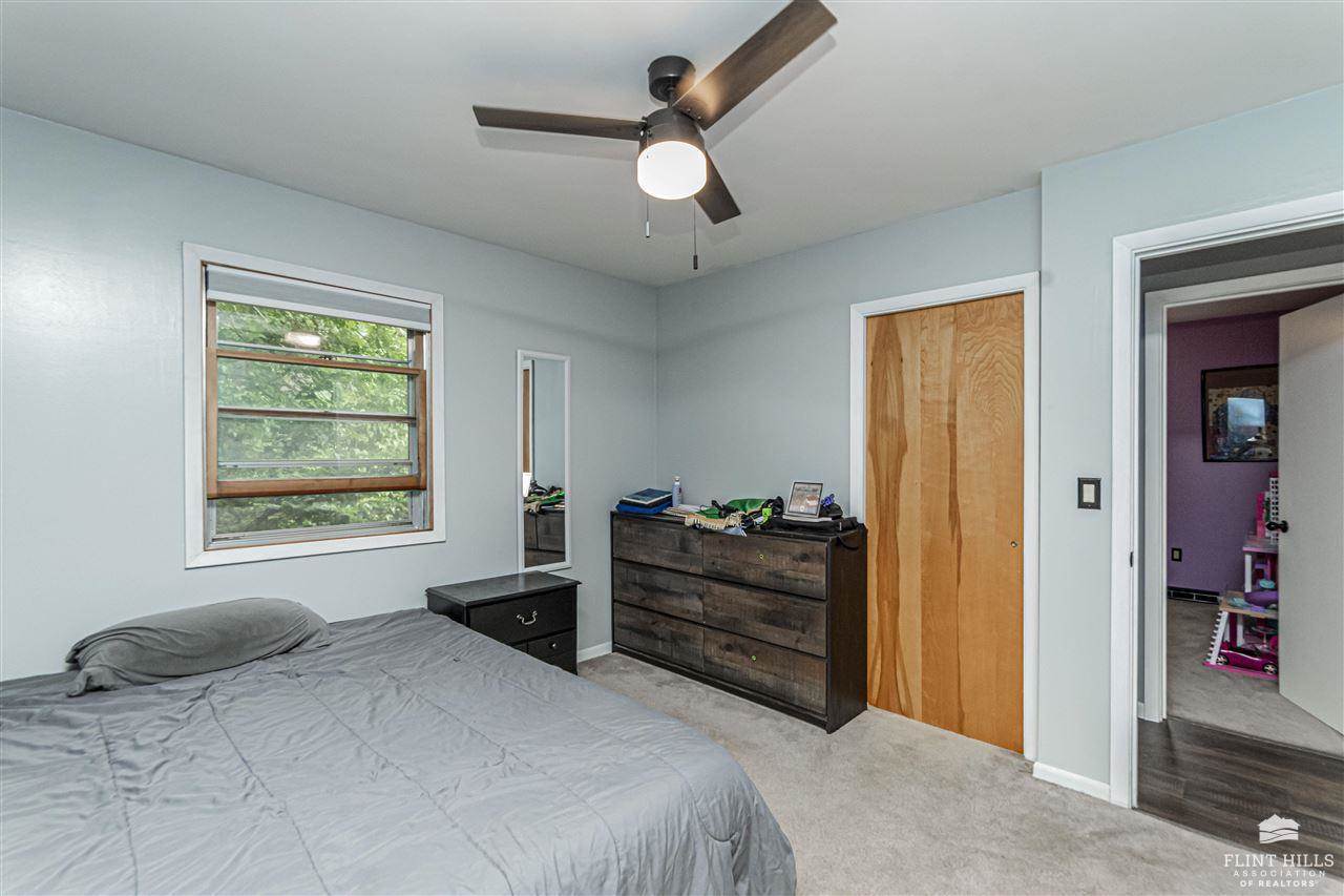 1325 Goodin Drive, Clay Center, KS 67432