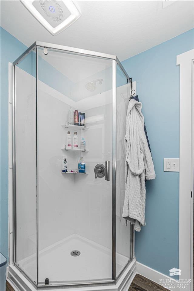 1325 Goodin Drive, Clay Center, KS 67432