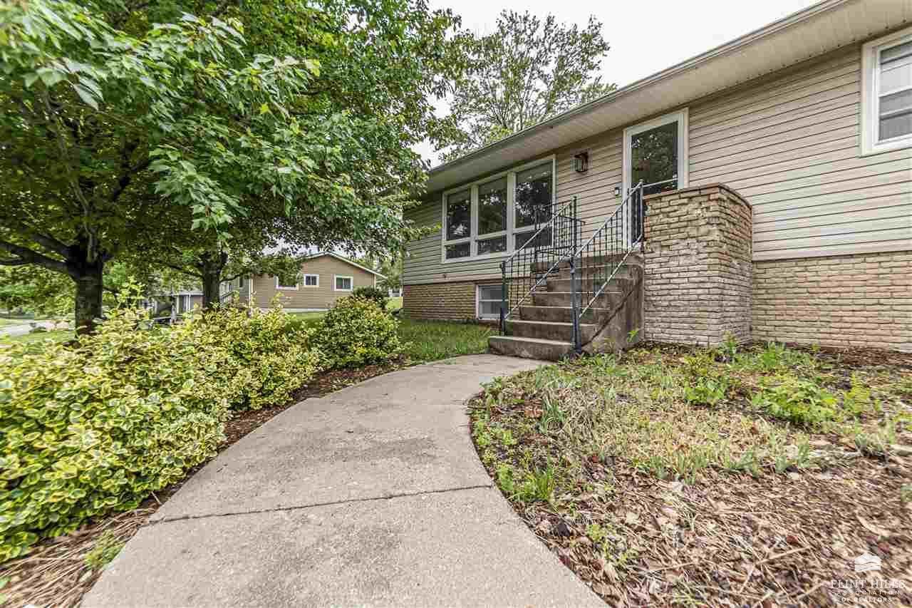 1325 Goodin Drive, Clay Center, KS 67432