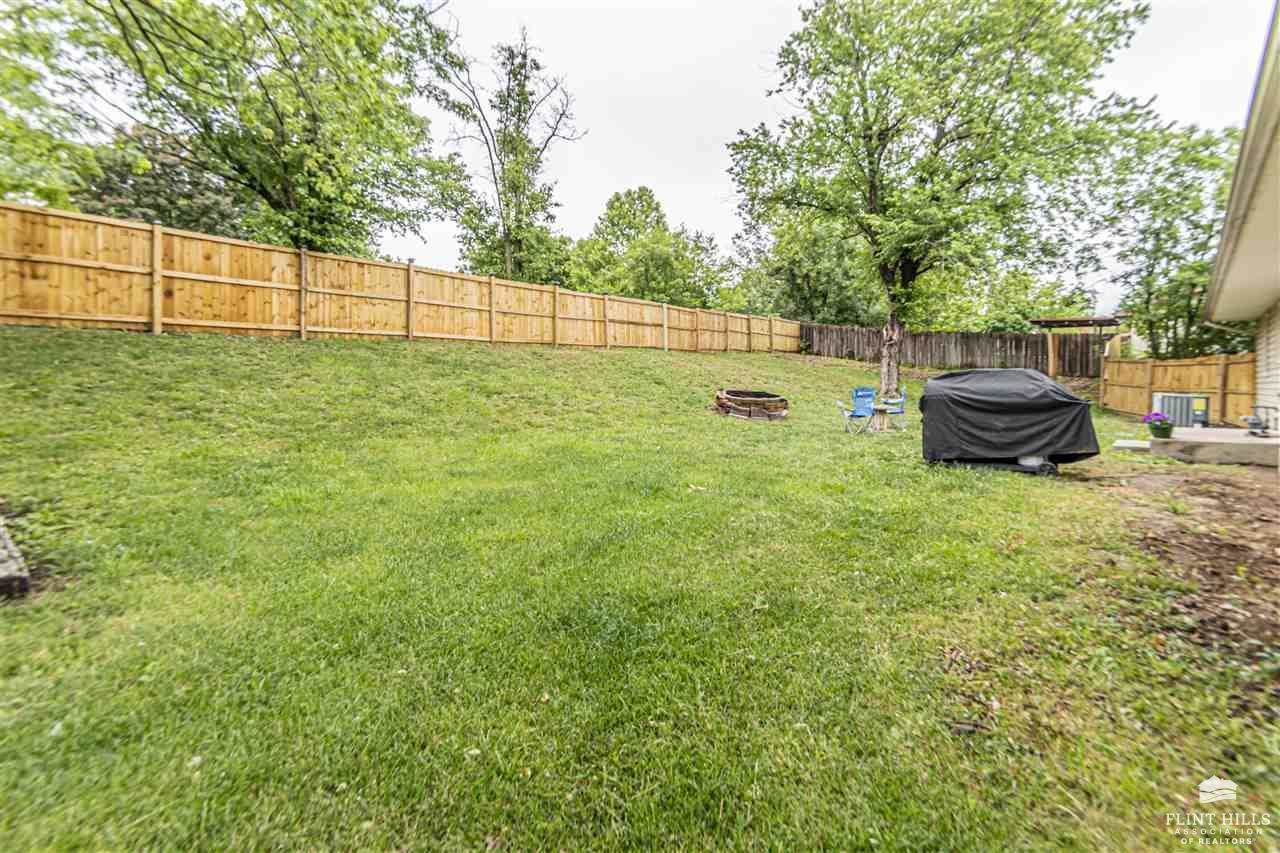 1325 Goodin Drive, Clay Center, KS 67432