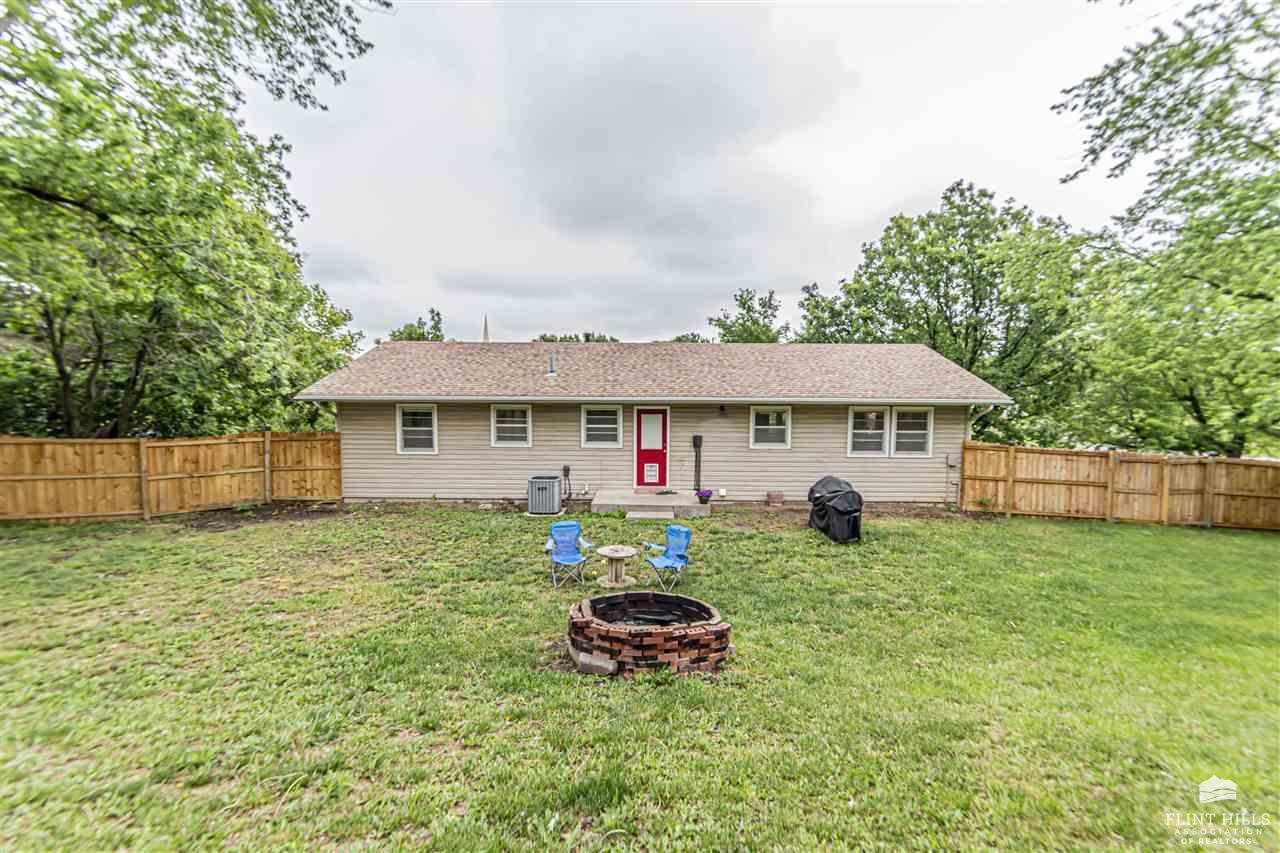 1325 Goodin Drive, Clay Center, KS 67432