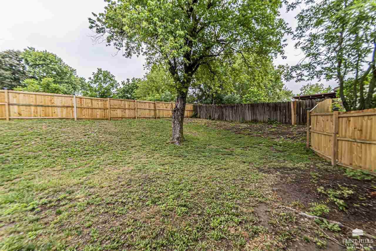 1325 Goodin Drive, Clay Center, KS 67432