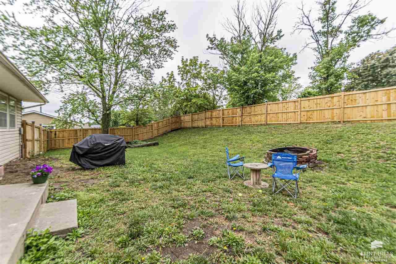 1325 Goodin Drive, Clay Center, KS 67432