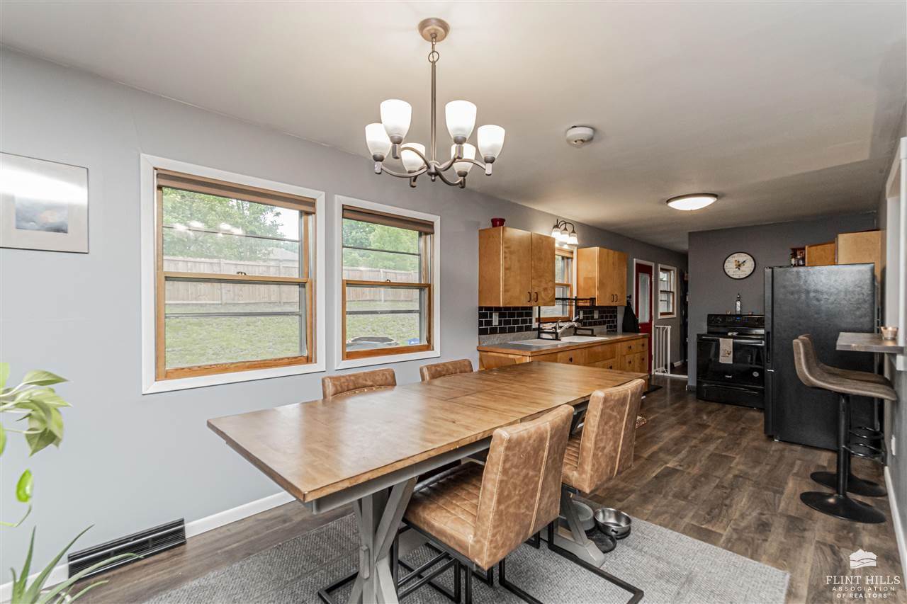 1325 Goodin Drive, Clay Center, KS 67432