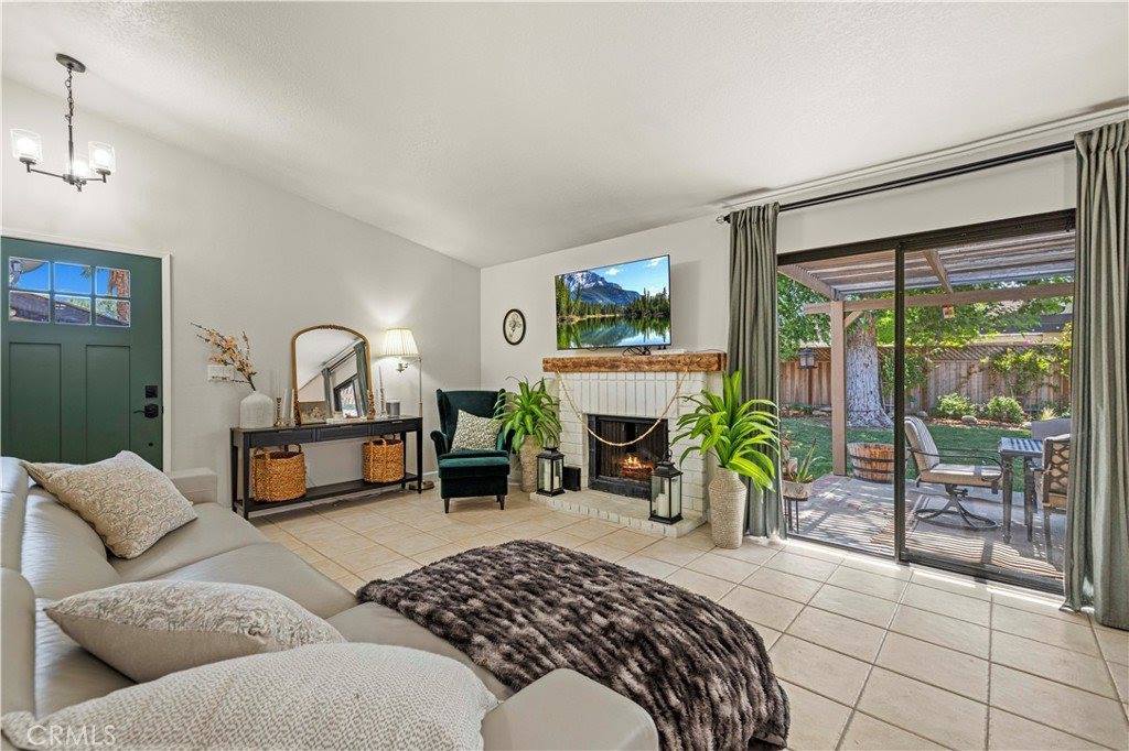 25825 El Gato Place, Valencia, CA 91355