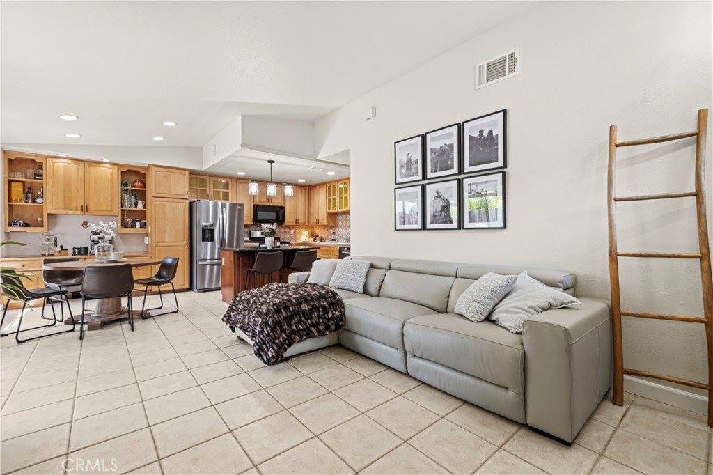 25825 El Gato Place, Valencia, CA 91355