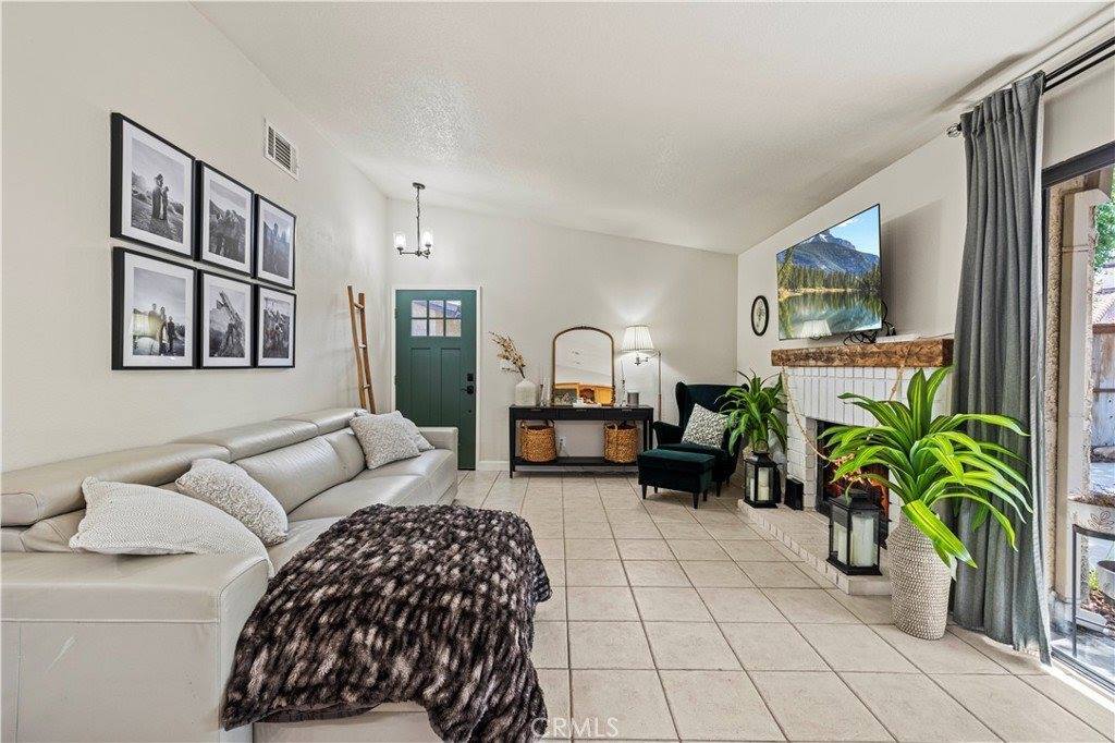 25825 El Gato Place, Valencia, CA 91355