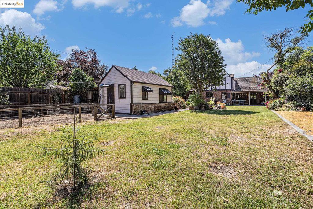 1545 West Walnut Street, Stockton, CA 95203