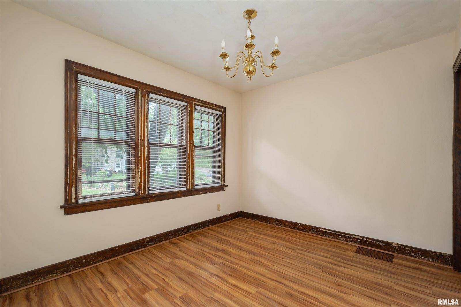 815 Esplanade Avenue, Davenport, IA 52803