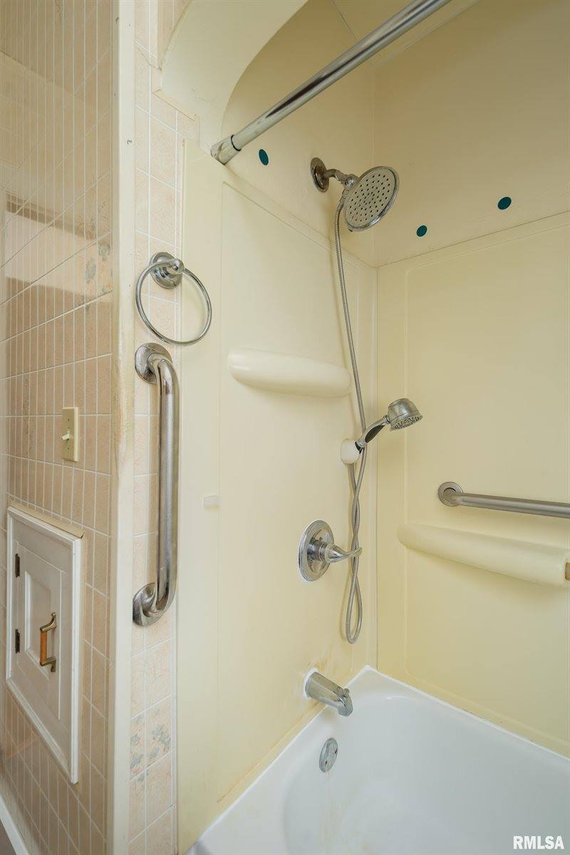 815 Esplanade Avenue, Davenport, IA 52803