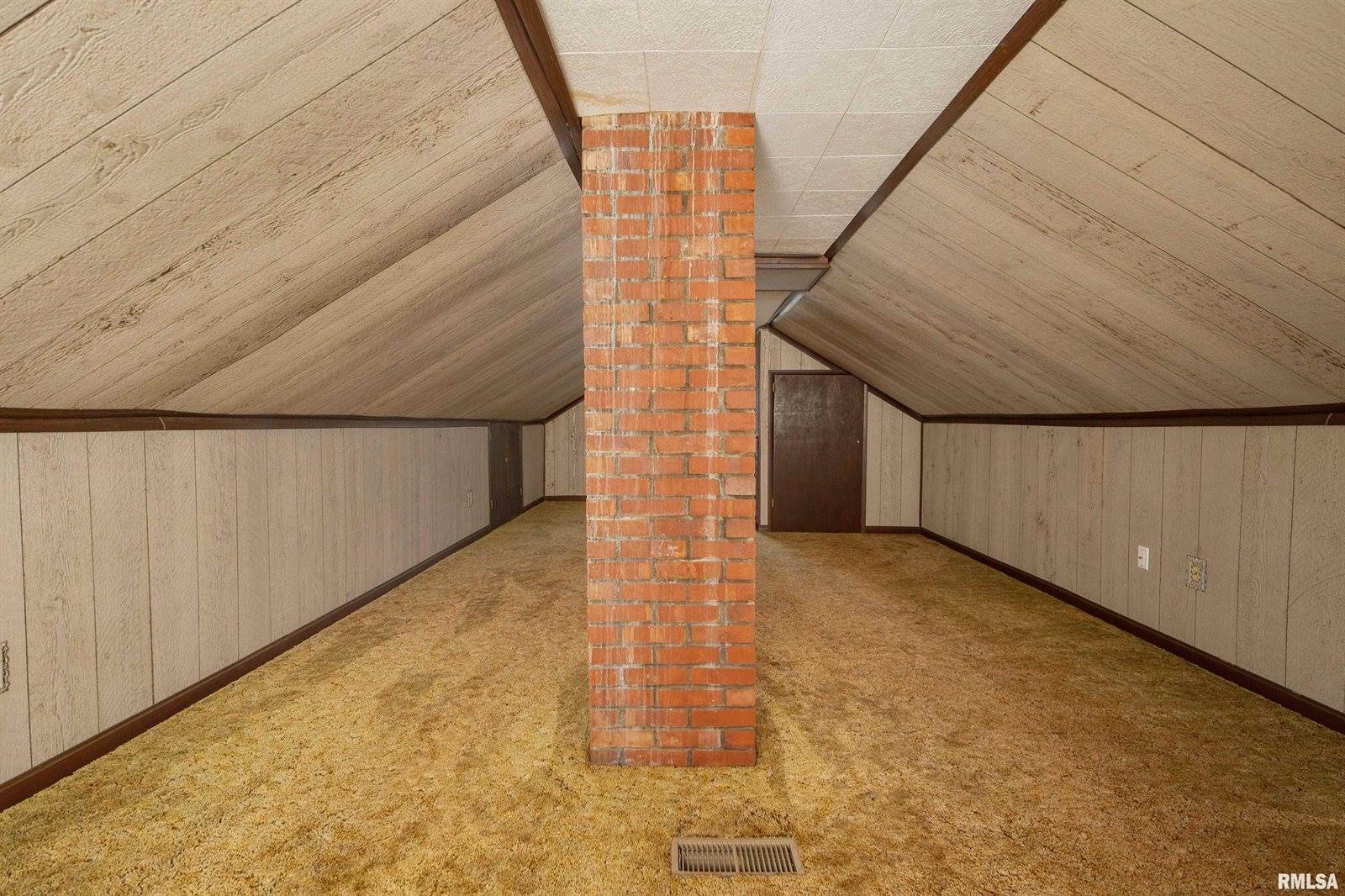 815 Esplanade Avenue, Davenport, IA 52803