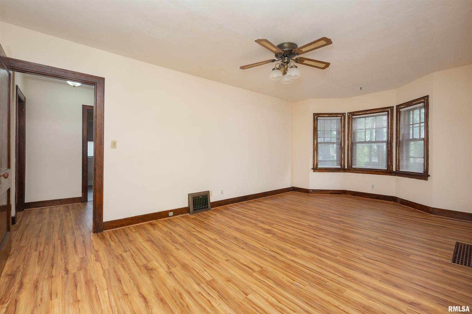 815 Esplanade Avenue, Davenport, IA 52803