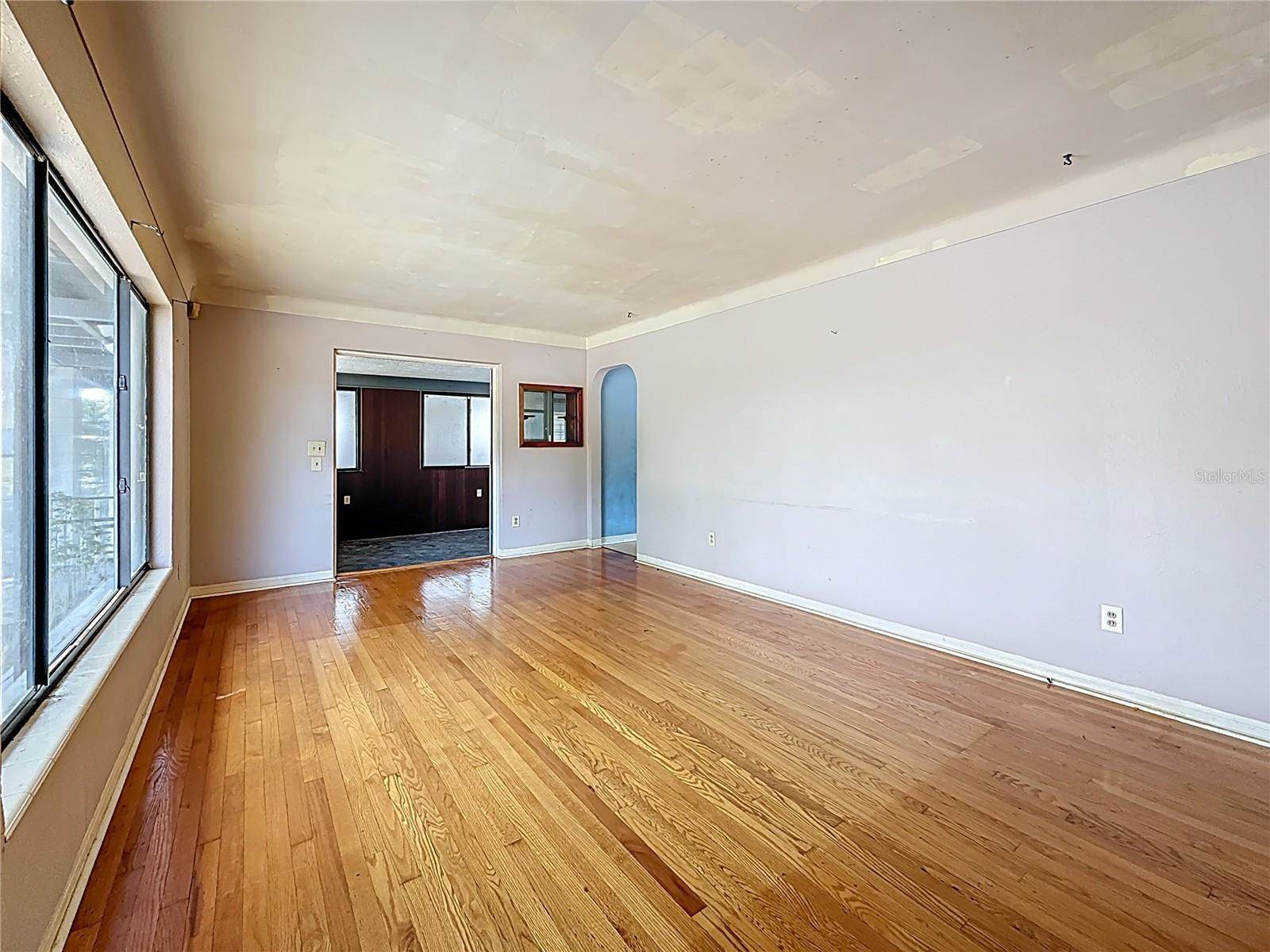 922 Alcazar Way South, Saint Petersburg, FL 33705