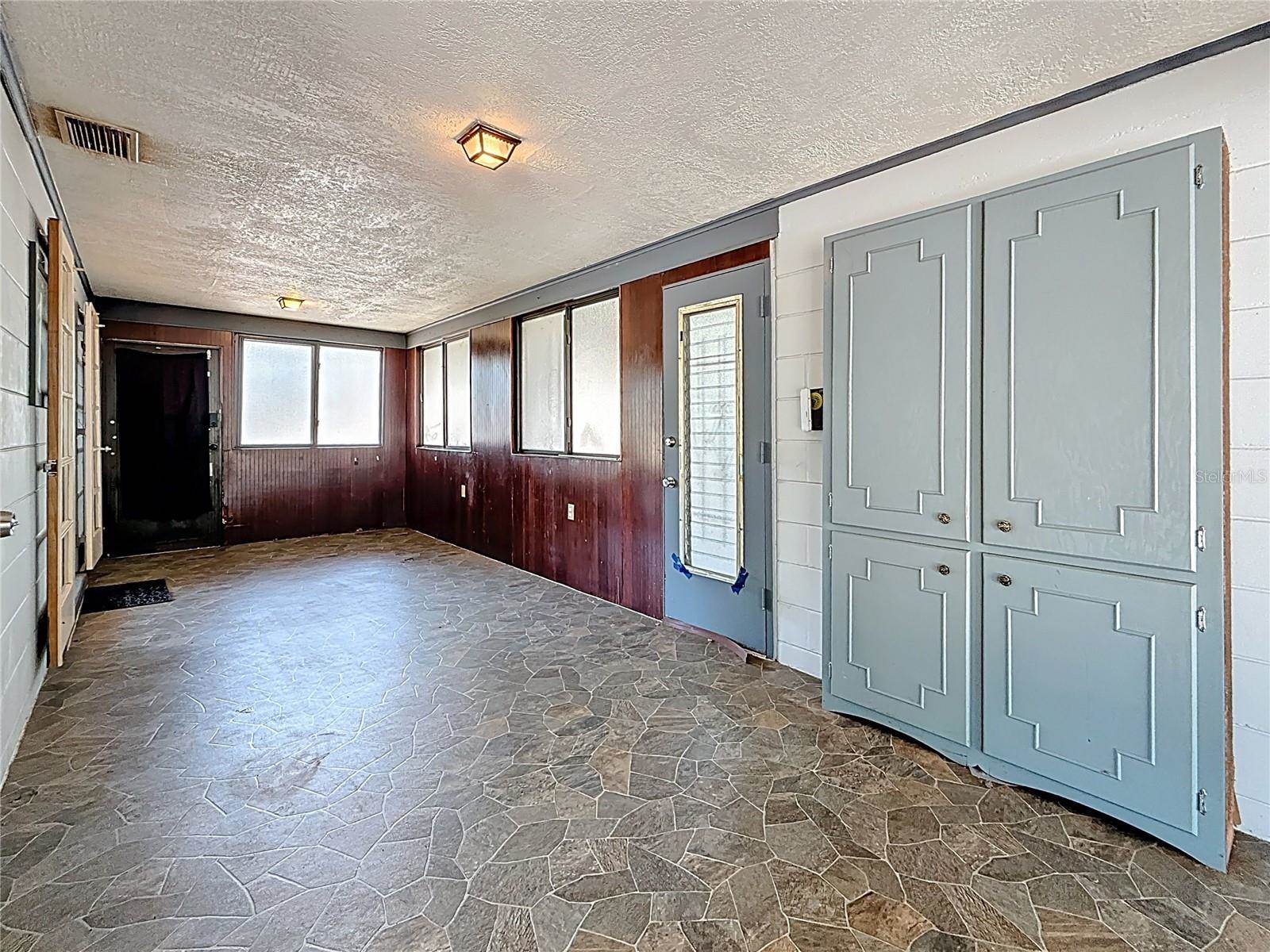 922 Alcazar Way South, Saint Petersburg, FL 33705