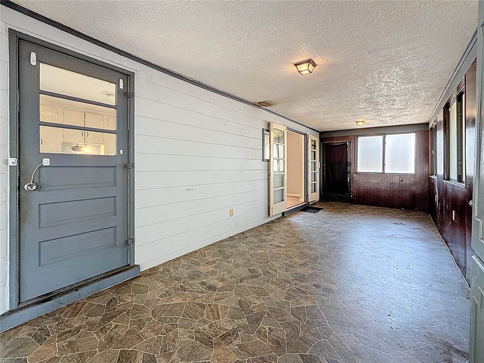 922 Alcazar Way South, Saint Petersburg, FL 33705