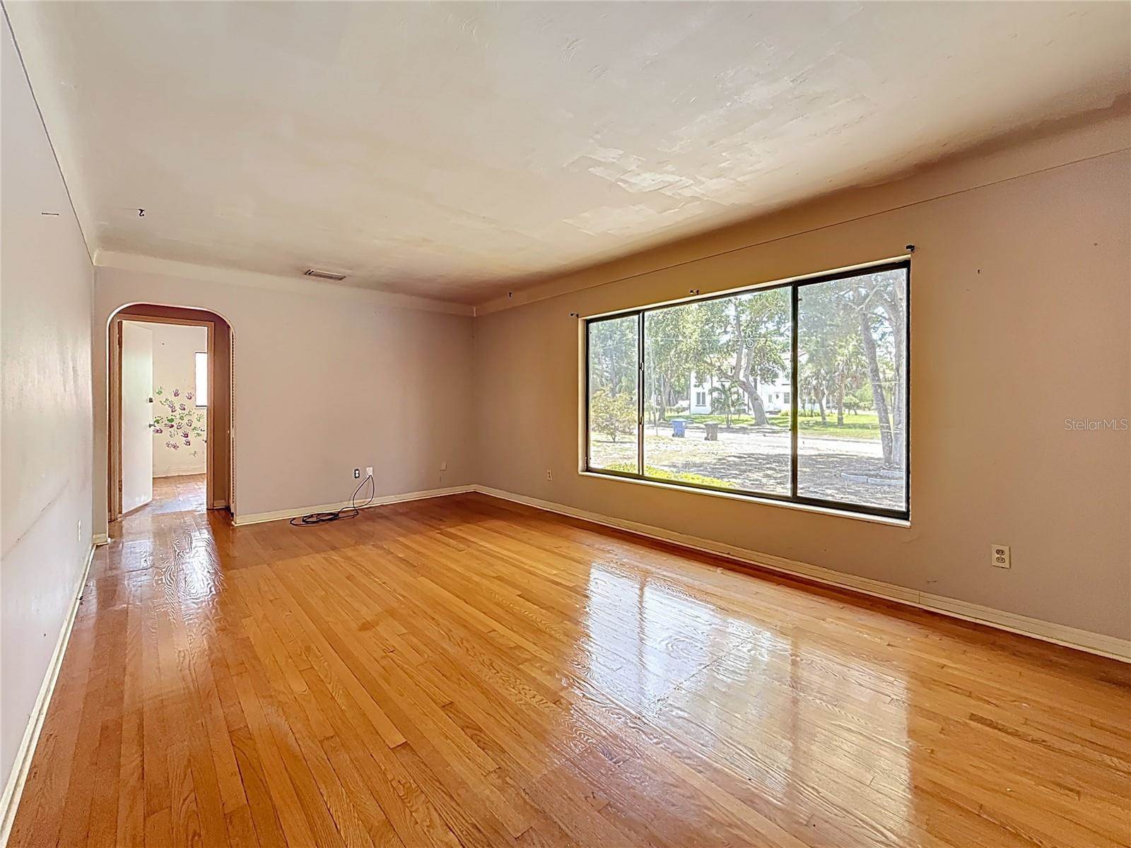 922 Alcazar Way South, Saint Petersburg, FL 33705