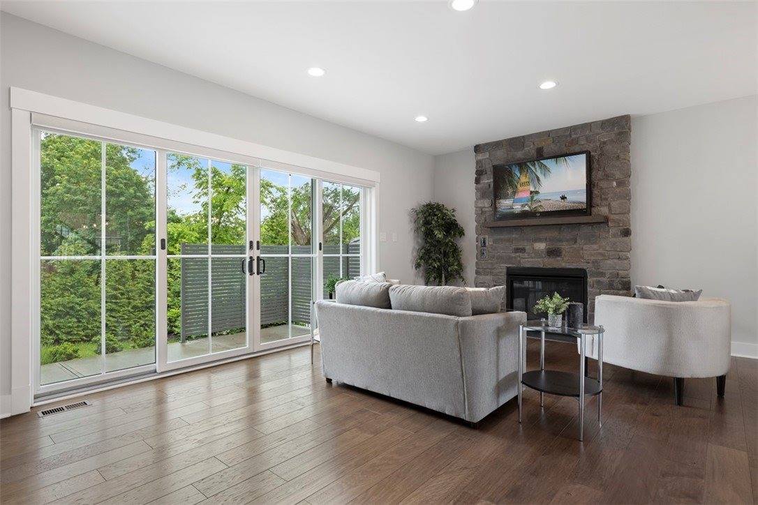 325 Augusta St, Mt Washington, PA 15211