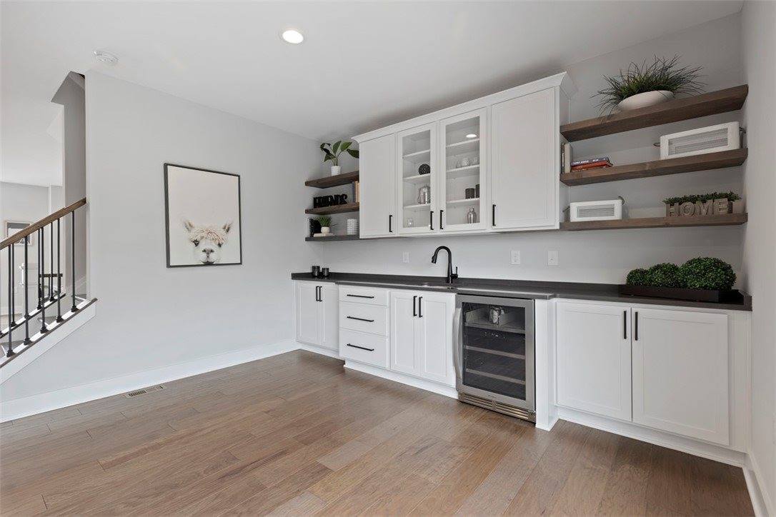 325 Augusta St, Mt Washington, PA 15211